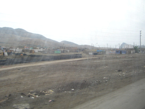 Panamericana Sur, lugar con calles en
                          tierra con cerros 02