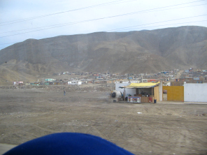 Panamericana Sur, lugar con calles en
                          tierra con cerros 03