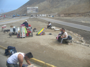 Panamericana Sur, cruce con gente
                          esperando 01