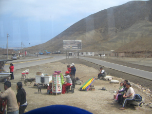 Panamericana Sur, cruce con gente
                          esperando 02