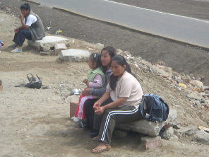 Panamericana Sur, cruce con gente
                          esperando 04, vista de cerca