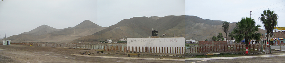 Panorama de los cerros del desierto de la
                        primera laguna de Chilca