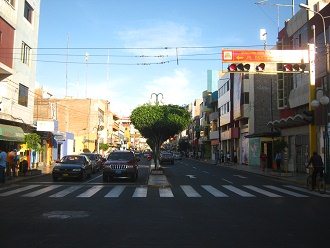 El cruce de la avenida Bolognesi con el
                          jirn Palacios