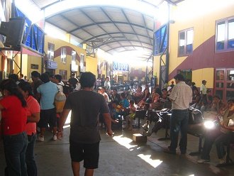 Der Saal
                                  des Busterminals von Chimbote