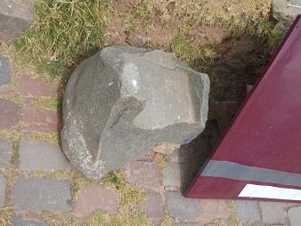 Kleiner Steinbruch von Sacsayhuamán, ein
geschnittener Stein Kleiner Steinbruch von
Sacsayhuamán, ein geschnittener Stein