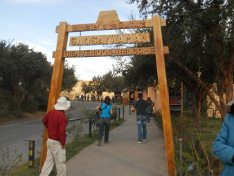 The entrance to the fortress of Sacsayhuam�n with the wooden gate 02