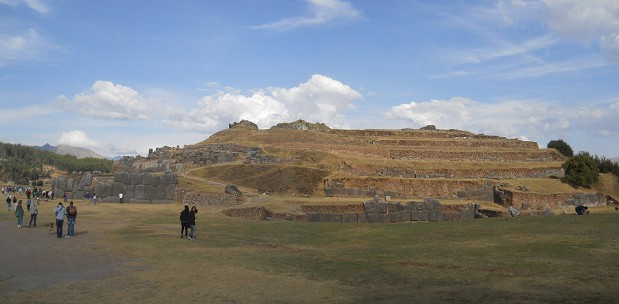 Cusco, Sacsayhuam�n, the festivity courtyard and the hill with 6 terraces (flattened pyramid), panorama