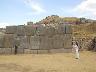 Cusco Sacsayhuamn, Basismauern Teil 1: Unvollstndige Gigamauer 02
