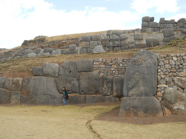Cusco Sacsayhuam�n, basic walls part 1: incomplete giant zigzag wall 05
