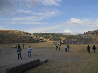 Cusco, Sacsayhuam�n, cambo casi vac�o