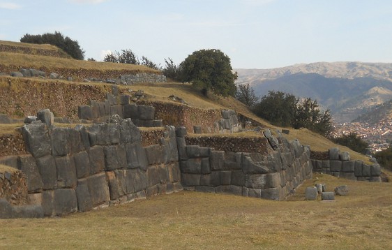Cusco Sacsayhuam�n, primer piso parte 1: muro incompleto gigante 01, primer plano