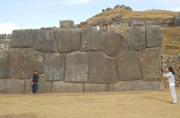 Cusco Sacsayhuam�n, primer piso parte 1: muro incompleto gigante 02, primer plano