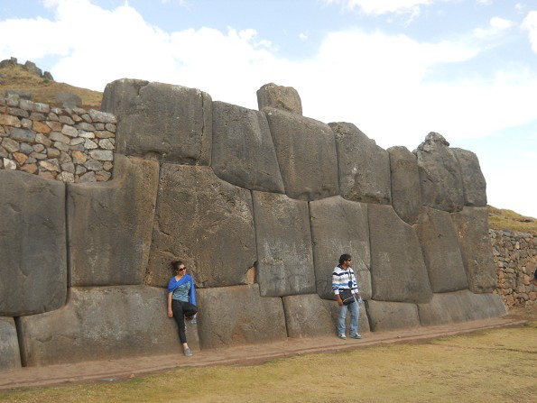Cusco Sacsayhuam�n, primer
              piso parte 1: muro incompleto gigante 03