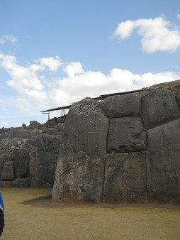 Cusco Sacsayhuamn, gigantische Zickzackmauer 11