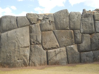 Cusco Sacsayhuamn, giant zigzag wall 13