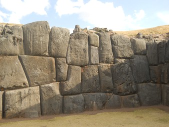 Cusco Sacsayhuamn, giant zigzag wall 14
