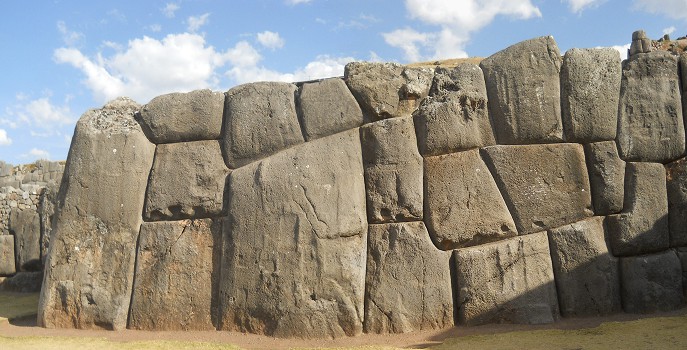 Cusco Sacsayhuam�n, giant zigzag wall, panorama 03