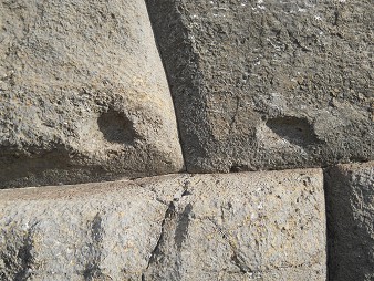 Cusco Sacsayhuam�n, walls with cut stones, detail 1