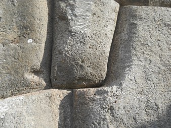 Cusco Sacsayhuam�n, walls with cut stones, detail 4