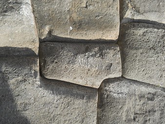 Cusco Sacsayhuam�n, walls with cut stones, detail 5
