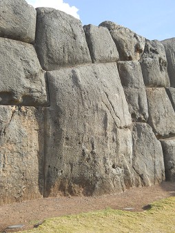 Cusco Sacsayhuamn, walls with cut stones, detail 7