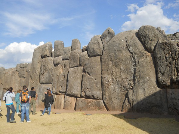 Cusco Sacsayhuamn, gigantische Zickzackmauer 20