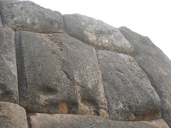 Cusco Sacsayhuamn, giant zigzag wall, detail 17