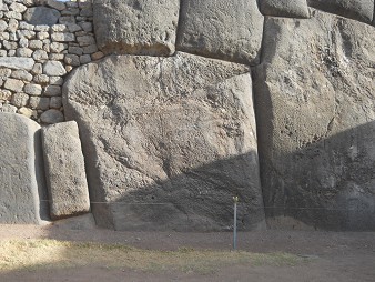 Cusco Sacsayhuamn, wall with cut stones, detail 26