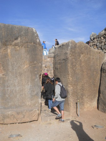 Cusco Sacsayhuamn, corridor to the stairs with two giant corner stones 03