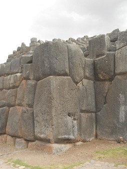 Cusco Sacsayhuam�n, another stairs with geometric cut giant corner stones