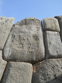 Cusco Sacsayhuamán, muro con piedras cortadas, detalle 06 Cusco Sacsayhuamán, muro con piedras cortadas, detalle 06