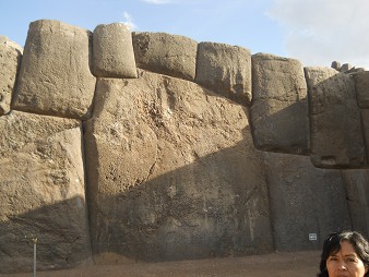 Cusco Sacsayhuam�n, muro con piedras cortadas, detalle 25
