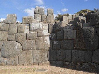 Cusco, Sacsayhuam�n, terrace 1, the wall with the stone of 10 ends (decagonal stone) 02