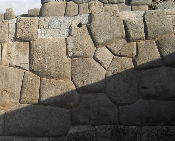 Cusco, Sacsayhuam�n, terrace 1, wall 07 - detail 03 with poligonal stones with a flower design