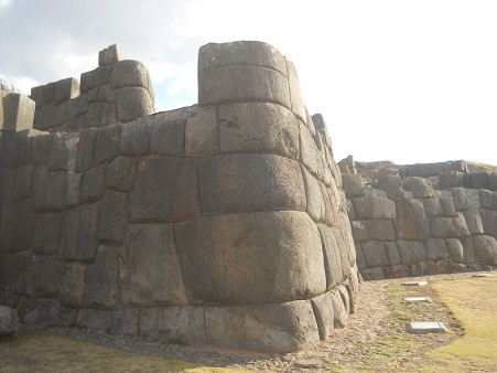 Cusco, Sacsayhuam�n, terrace 1, corner with cut stones