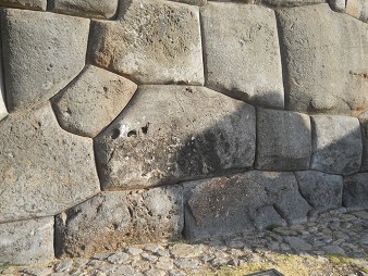 Cusco, Sacsayhuam�n, terrace 1, part of a wall with poligonal stones, zoom