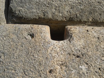 Cusco, Sacsayhuam�n, terrace 1, the opening of the drainage water channel, zoom