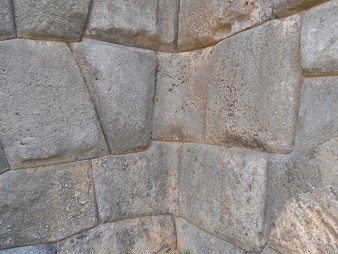 Cusco, Sacsayhuam�n, terrace 1, inner corner area 03 with poligonal stones - detail 13