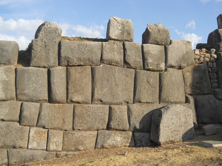 Cusco, Sacsayhuamn, terrace 1, wall with mostly rectangular stones