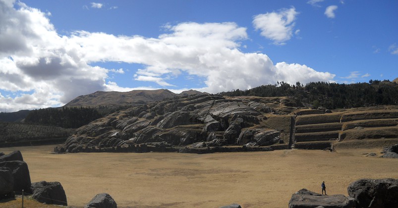 Sacsayhuam�n cuarto piso T'iopunku, vista a la colina aplanada, panorama