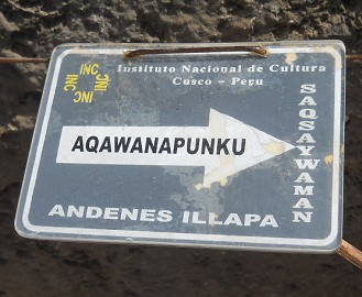Placa
              indicadora Aqawanapunku