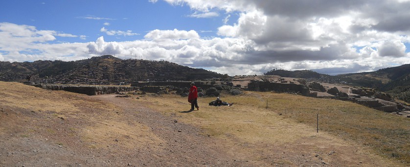 Sacsayhuamn (Cusco), terrace 4, view to groundwork and panorama