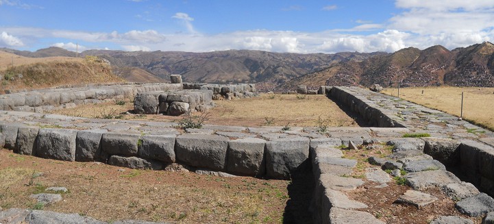 Sacsayhuamn (Cusco), terrace 4, view to groundwork and panorama 03