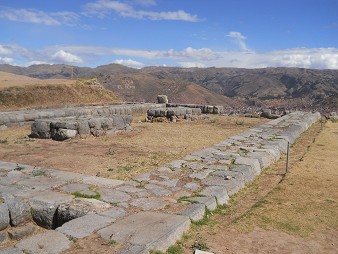 Sacsayhuamn (Cusco), terrace 4, view to groundwork 06