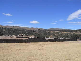 Sacsayhuamn (Cusco), terrace 4, a long wall 03