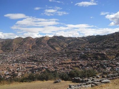 Sacsayhuamn (Cusco), vierte Terrassenstufe, Sicht auf Cusco 05
