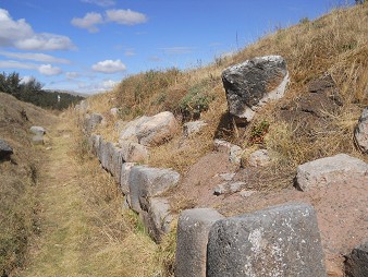 Sacsayhuam�n (Cusco), the path up