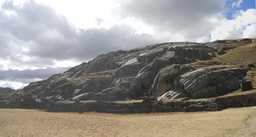 Sacsayhuam�n (Cusco), la colina aplanada, panorama