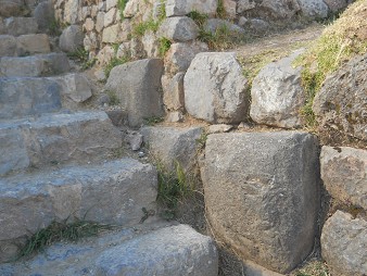 Sacsayhuam�n (Cusco), el muro de la escalera con piedras cortadas 03