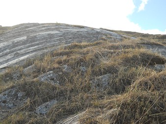 Sacsayhuam�n (Cusco), en la colina aplanada, arcos grandes 07